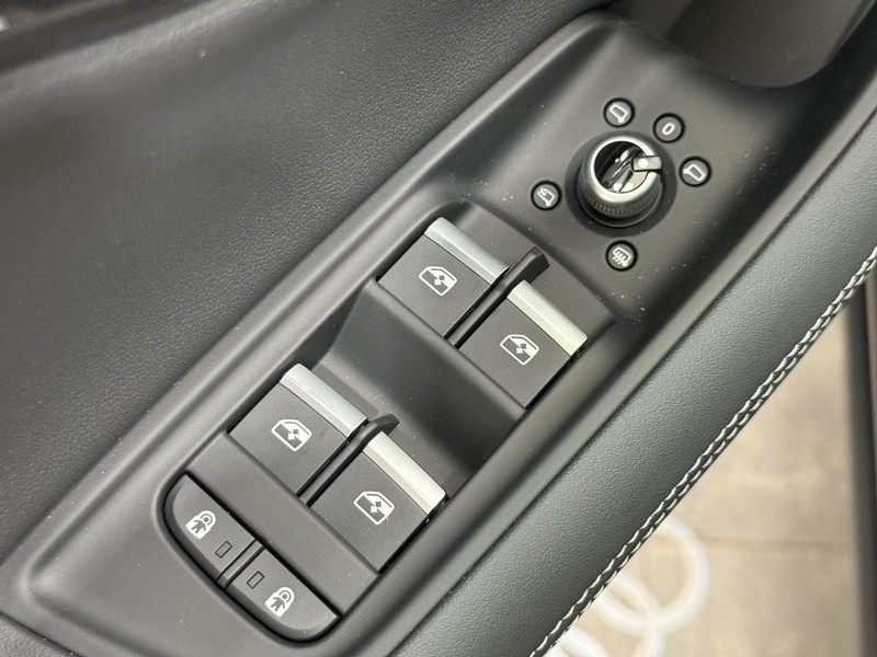 Audi Q7 Vehicle Image 15