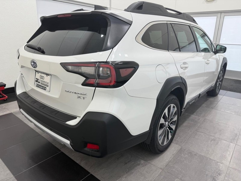 Subaru Outback Vehicle Image 2