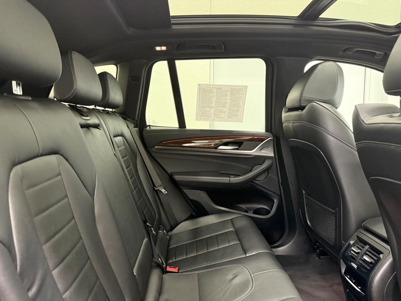 BMW X3 Vehicle Image 9