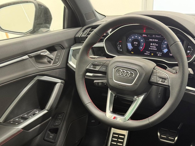 Audi Q3 Vehicle Image 8