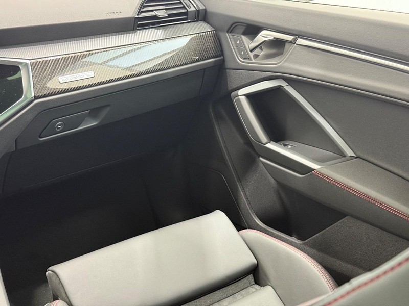 Audi Q3 Vehicle Image 9