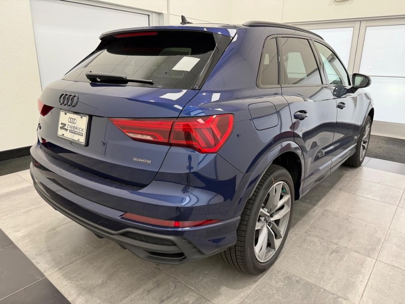 Audi Q3 Vehicle Image 2