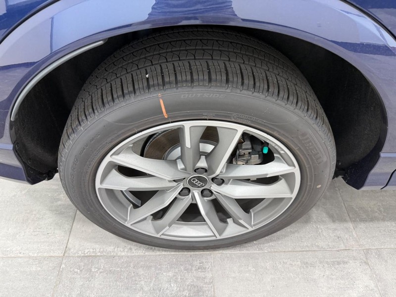 Audi Q3 Vehicle Image 3