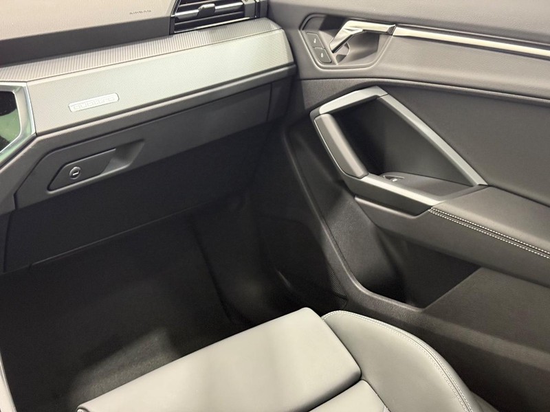 Audi Q3 Vehicle Image 9