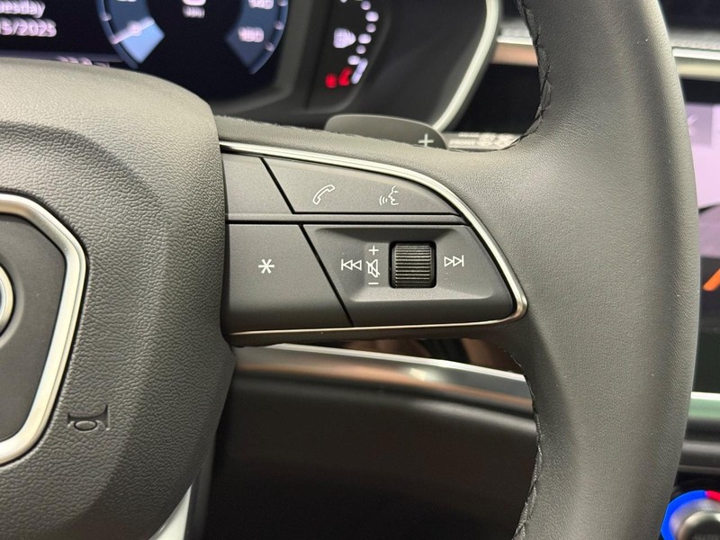 Audi Q3 Vehicle Image 12