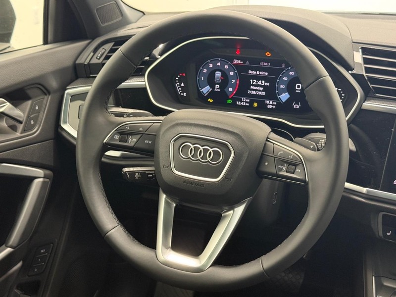 Audi Q3 Vehicle Image 8