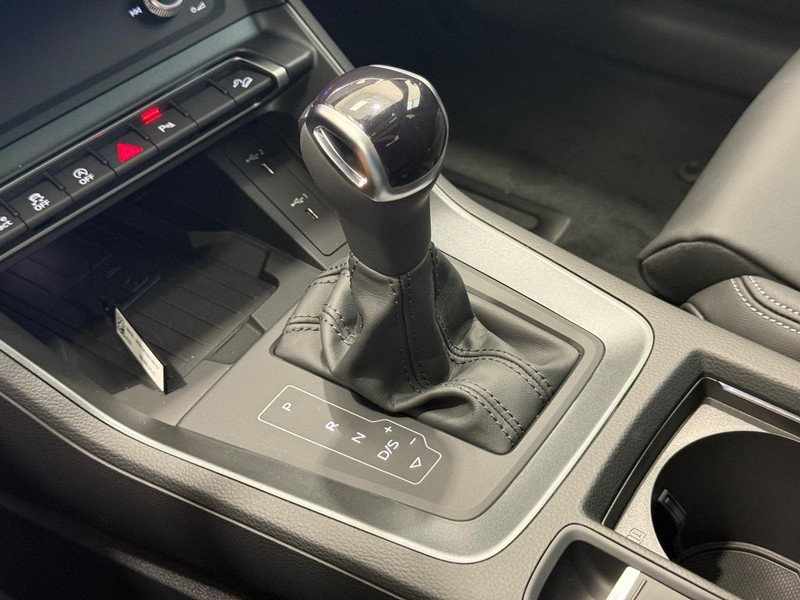 Audi Q3 Vehicle Image 14