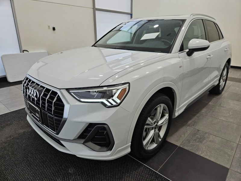 Audi Q3 Vehicle Image 6