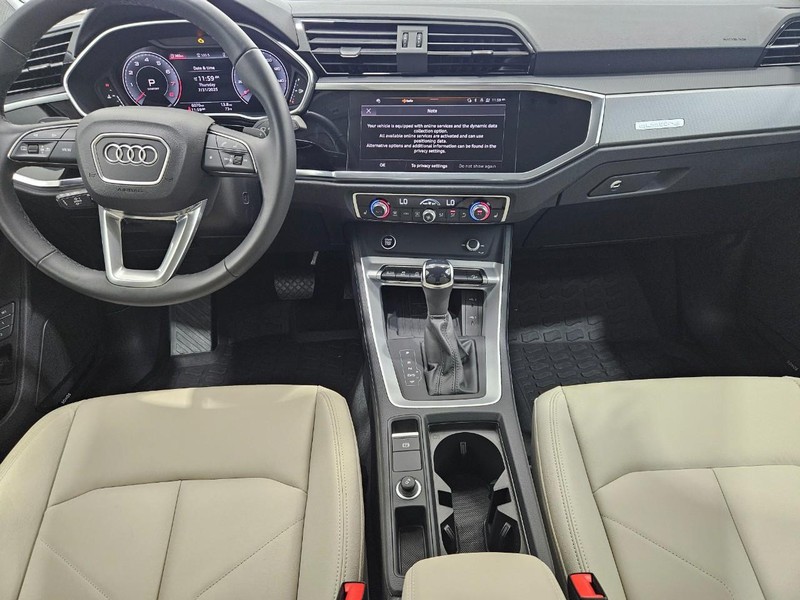 Audi Q3 Vehicle Image 9