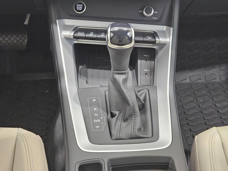 Audi Q3 Vehicle Image 11