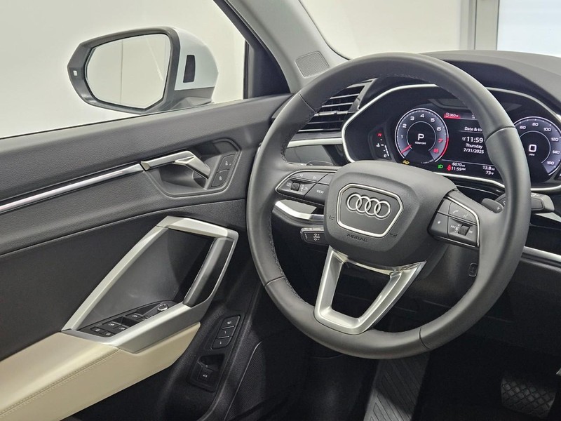 Audi Q3 Vehicle Image 12