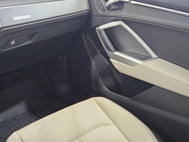 Audi Q3 Vehicle Image 13