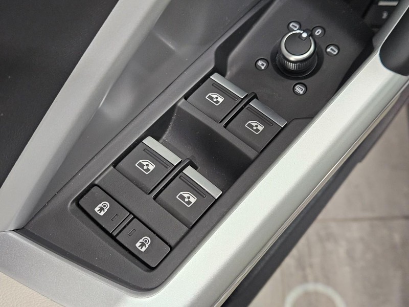 Audi Q3 Vehicle Image 18