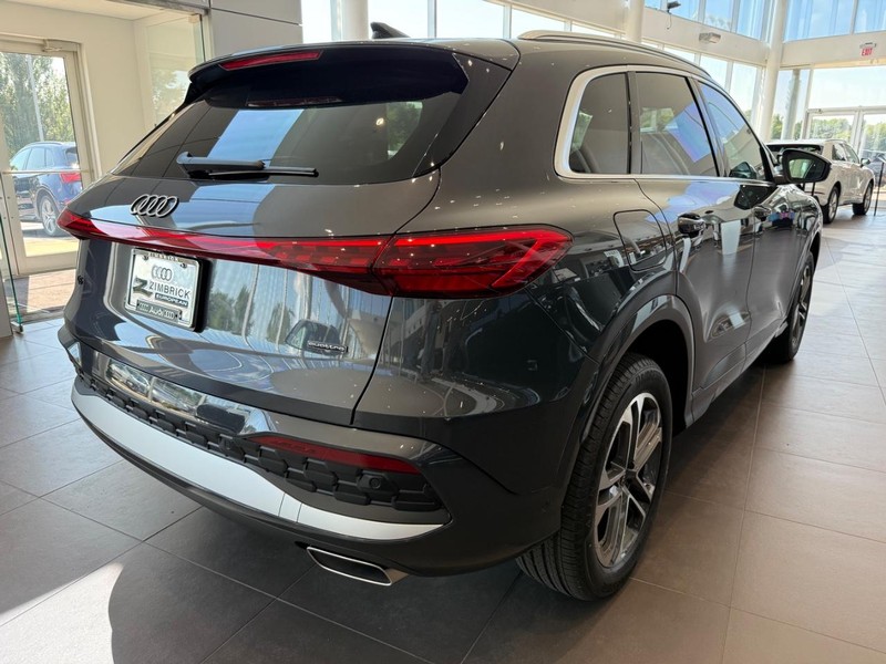 Audi Q5 Vehicle Image 2