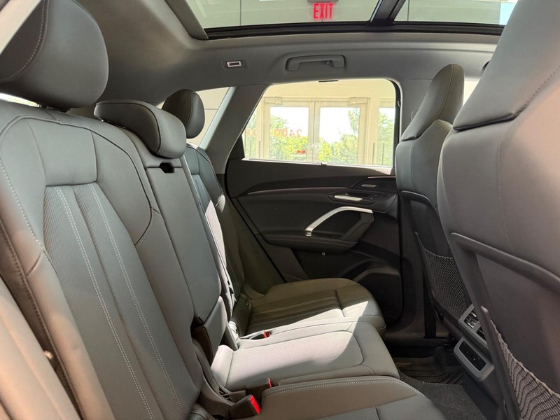 Audi Q5 Vehicle Image 4
