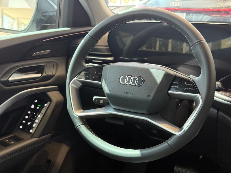 Audi Q5 Vehicle Image 8