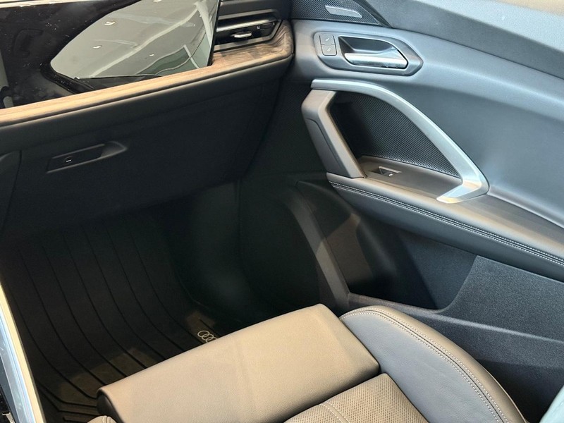 Audi Q5 Vehicle Image 9