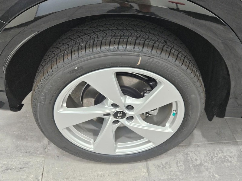 Audi Q5 Vehicle Image 3
