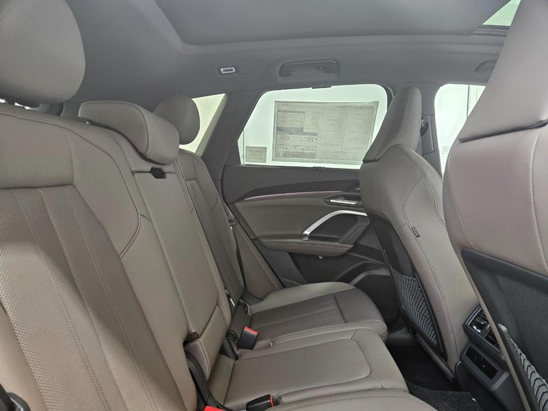 Audi Q5 Vehicle Image 4