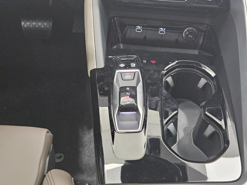 Audi Q5 Vehicle Image 7