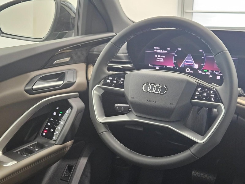 Audi Q5 Vehicle Image 8