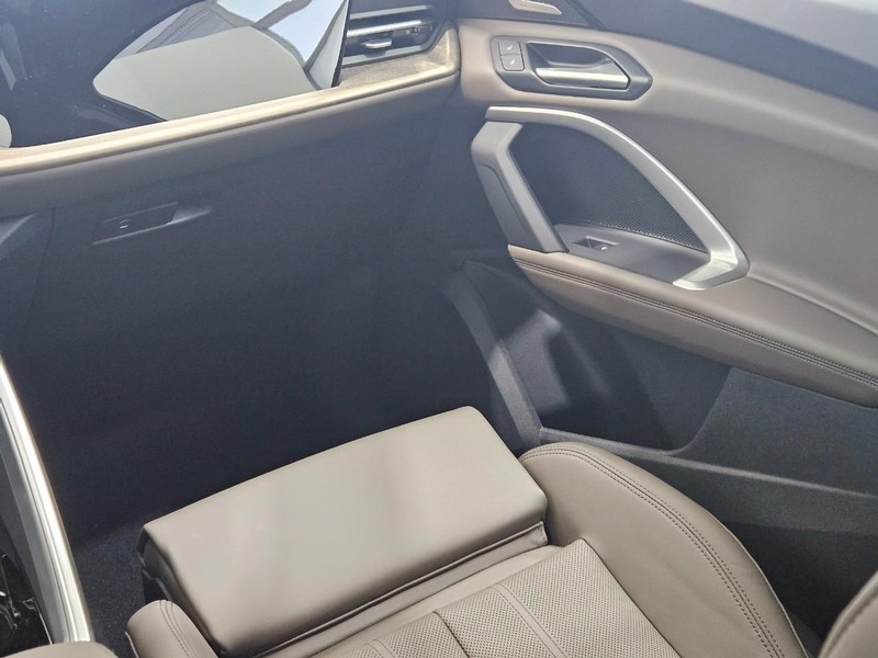 Audi Q5 Vehicle Image 9