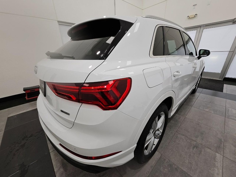 Audi Q3 Vehicle Image 2