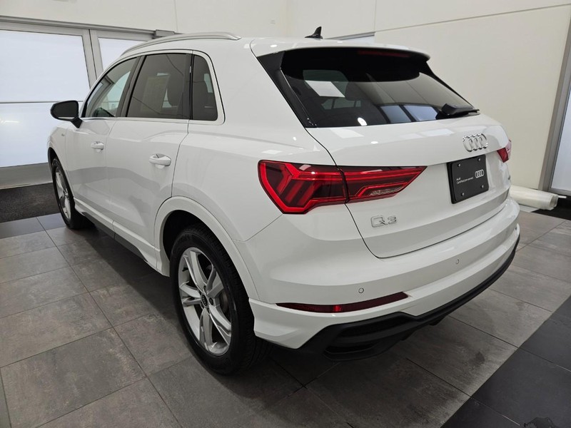 Audi Q3 Vehicle Image 4
