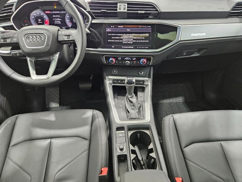 Audi Q3 Vehicle Image 8