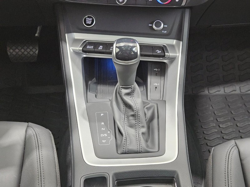 Audi Q3 Vehicle Image 10