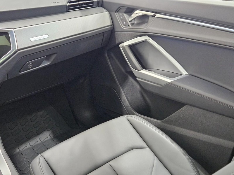 Audi Q3 Vehicle Image 12