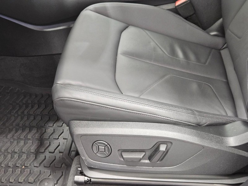 Audi Q3 Vehicle Image 20