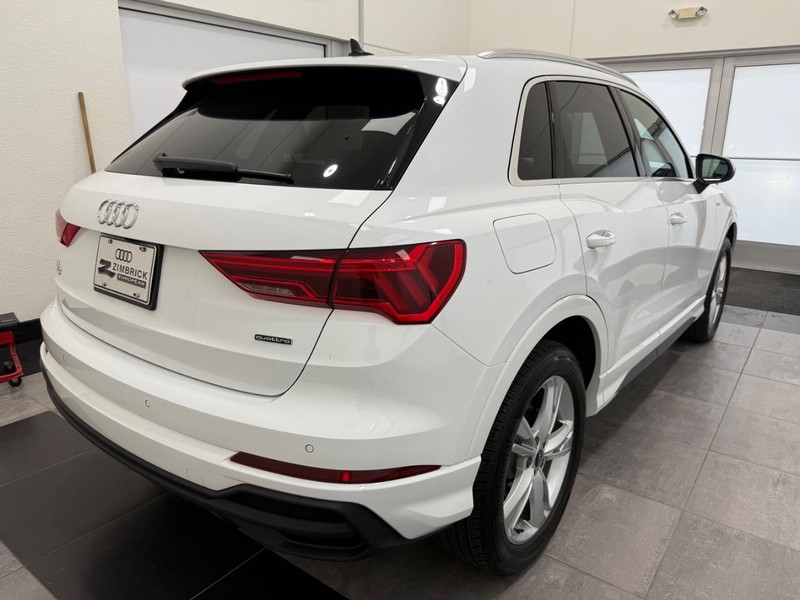 Audi Q3 Vehicle Image 2