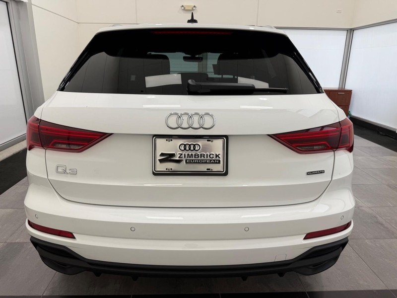 Audi Q3 Vehicle Image 3