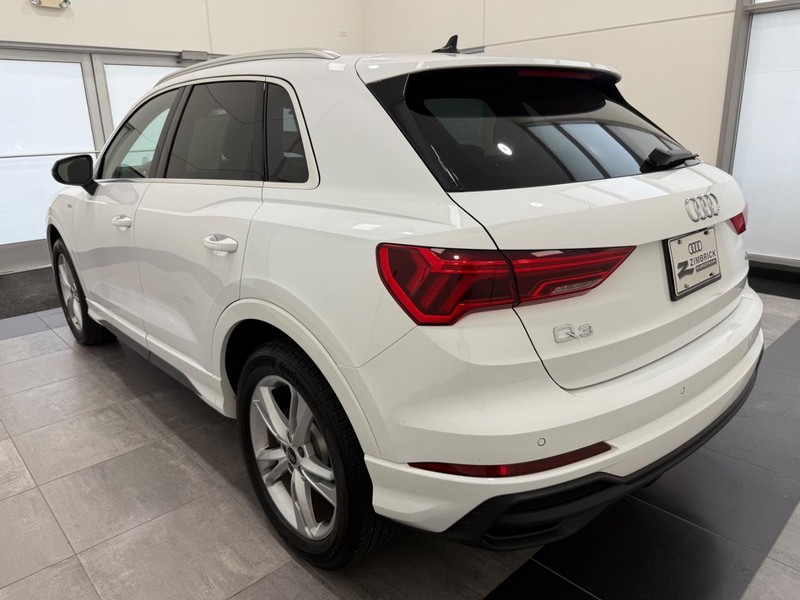 Audi Q3 Vehicle Image 4