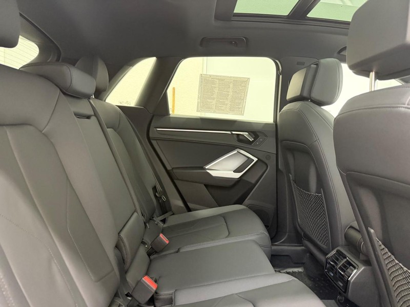 Audi Q3 Vehicle Image 8