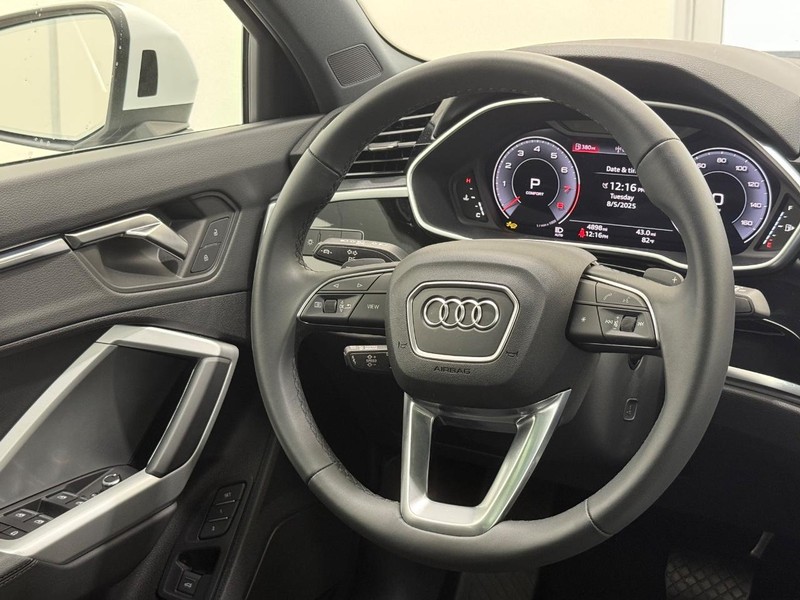 Audi Q3 Vehicle Image 11