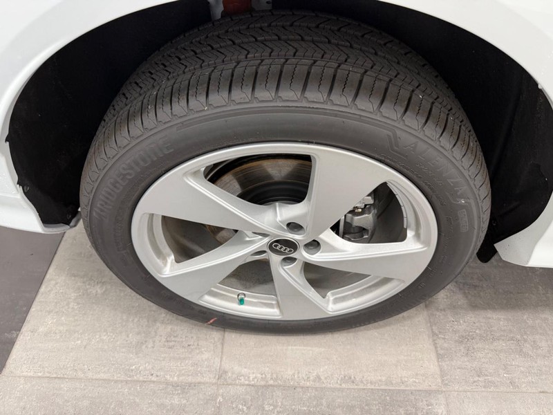 Audi Q5 Vehicle Image 3