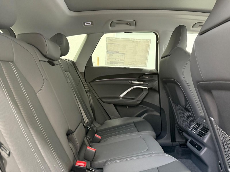 Audi Q5 Vehicle Image 4