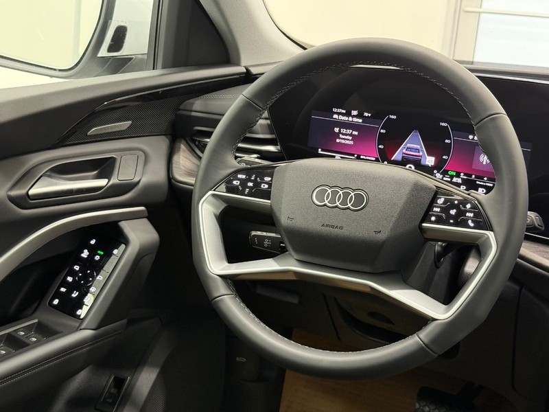 Audi Q5 Vehicle Image 8