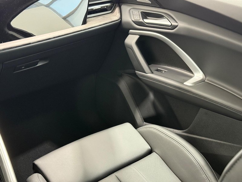 Audi Q5 Vehicle Image 9