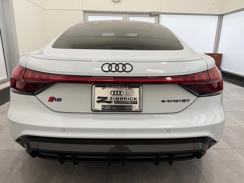 Audi RS e-tron GT Vehicle Image 3