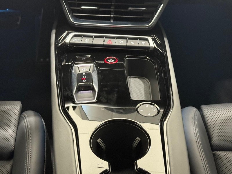 Audi RS e-tron GT Vehicle Image 20