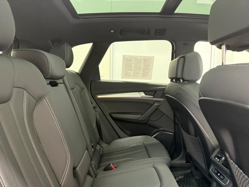 Audi Q5 Vehicle Image 8