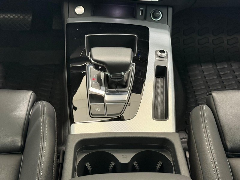 Audi Q5 Vehicle Image 11
