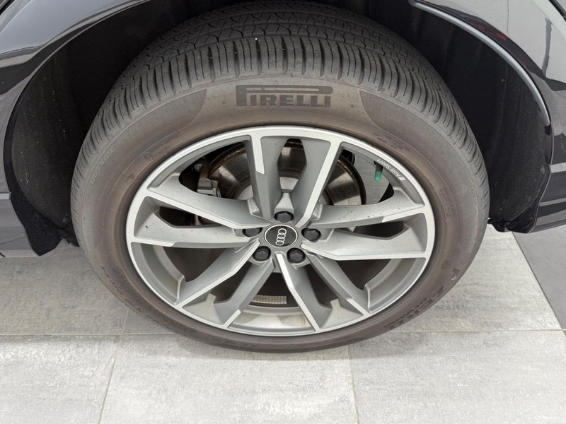 Audi Q3 Vehicle Image 5