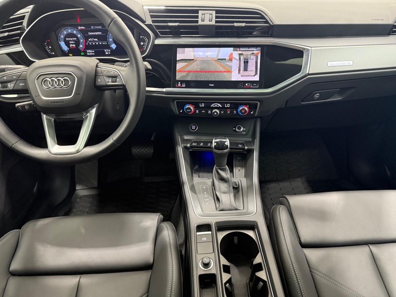 Audi Q3 Vehicle Image 9