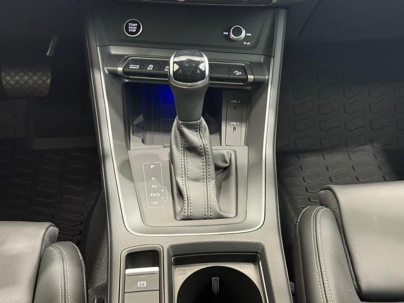 Audi Q3 Vehicle Image 11