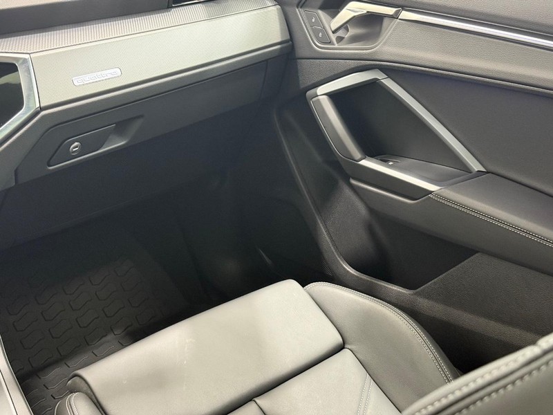 Audi Q3 Vehicle Image 13