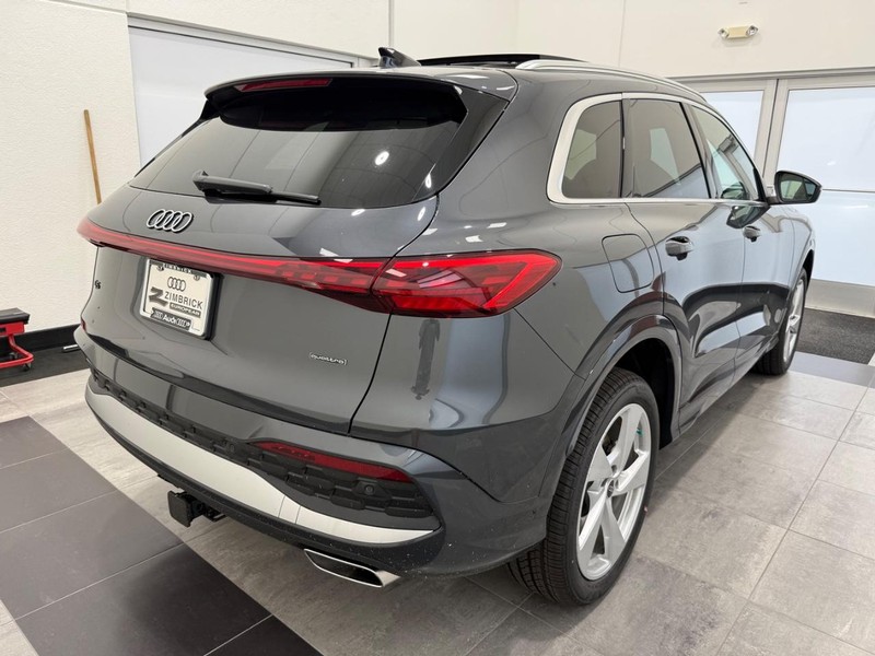 Audi Q5 Vehicle Image 2